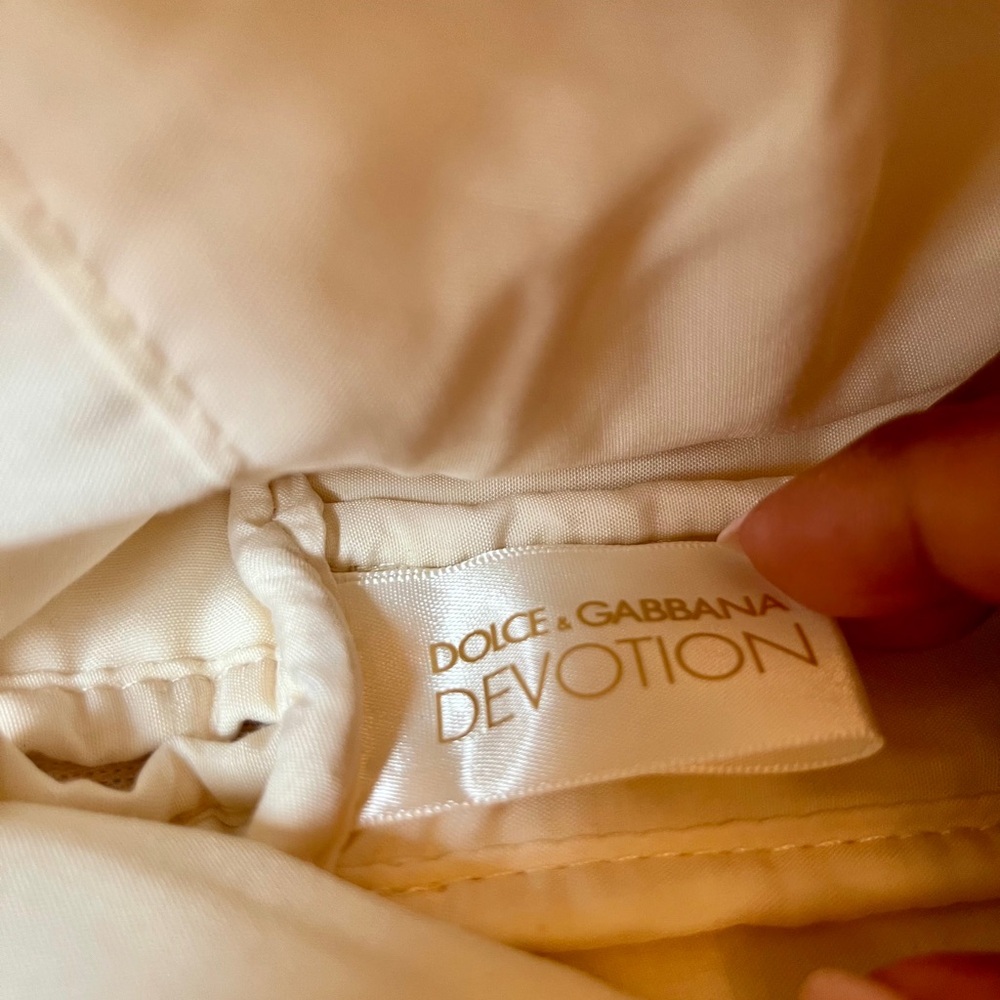 Dolce & Gabbana Bundle of Devotion Toiletry Pouch w/Branded Handle & Bonus Linen - Picture 11 of 15